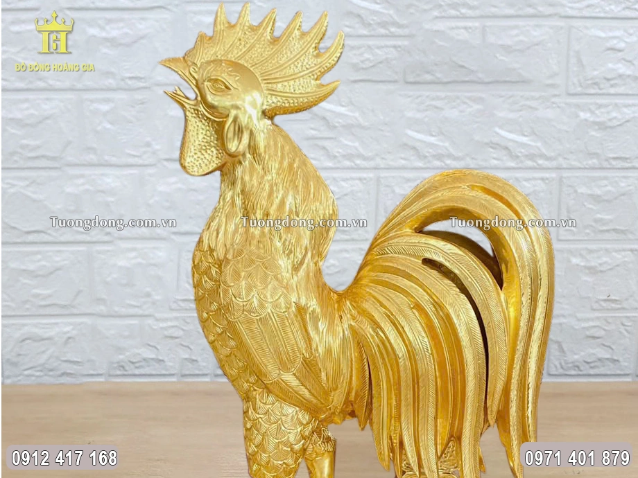 Gà trống được đúc với hình tượng oai vệ